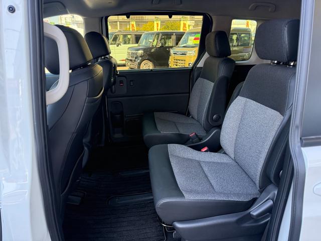 フリード ｅ：ＨＥＶエアー　ＥＸ　禁煙　純正１１．４型ナビ　両側電動スライド　バックカメラ　ＥＴＣ２．０　ＢＳＭ　衝突軽減装置　車線逸脱警報　コーナーセンサー　Ｂｌｕｅｔｏｏｔｈオーディオ　フルセグＴＶ　ＤＶＤ再生　ＬＥＤヘッドライト（27枚目）