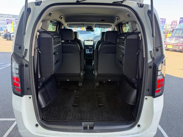 フリード ｅ：ＨＥＶエアー　ＥＸ　禁煙　純正１１．４型ナビ　両側電動スライド　バックカメラ　ＥＴＣ２．０　ＢＳＭ　衝突軽減装置　車線逸脱警報　コーナーセンサー　Ｂｌｕｅｔｏｏｔｈオーディオ　フルセグＴＶ　ＤＶＤ再生　ＬＥＤヘッドライト（30枚目）