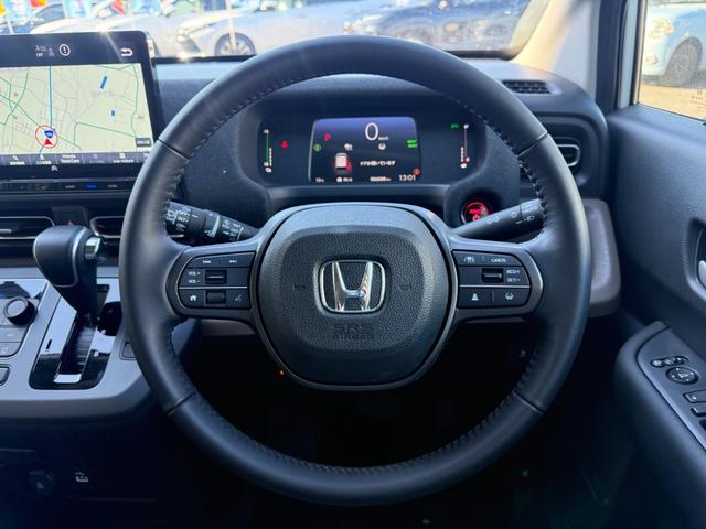 フリード ｅ：ＨＥＶエアー　ＥＸ　禁煙　純正１１．４型ナビ　両側電動スライド　バックカメラ　ＥＴＣ２．０　ＢＳＭ　衝突軽減装置　車線逸脱警報　コーナーセンサー　Ｂｌｕｅｔｏｏｔｈオーディオ　フルセグＴＶ　ＤＶＤ再生　ＬＥＤヘッドライト（31枚目）