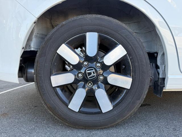 フリード ｅ：ＨＥＶエアー　ＥＸ　禁煙　純正１１．４型ナビ　両側電動スライド　バックカメラ　ＥＴＣ２．０　ＢＳＭ　衝突軽減装置　車線逸脱警報　コーナーセンサー　Ｂｌｕｅｔｏｏｔｈオーディオ　フルセグＴＶ　ＤＶＤ再生　ＬＥＤヘッドライト（48枚目）