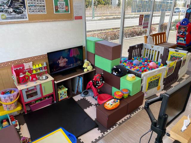 ��^�̃L�b�Y�X�y�[�X��X���Ɋ������c�u�c�ӏ܂₨�G�����O�b�Y���[�����Ă���܂��􏬂��Ȃ��q�l�A��ł��n�j�I�Ƒ������Ĉ��S���Ă��z�����������I