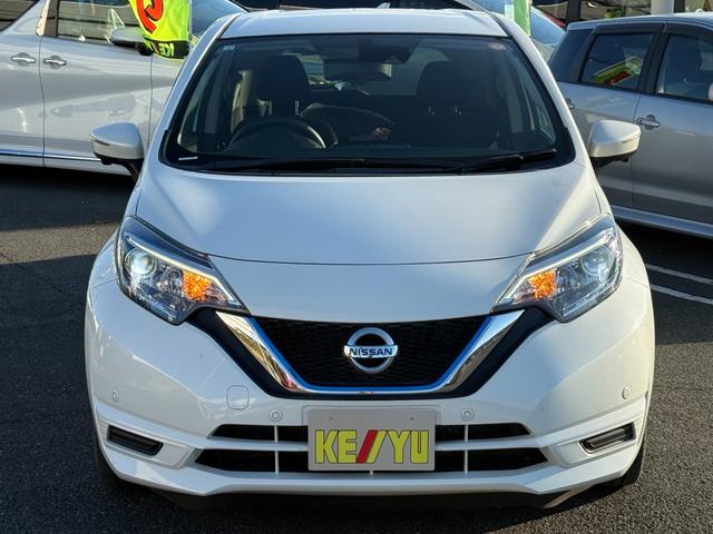 ノート ｅ－パワー　Ｘ　禁煙車　ＳＤナビ　全方位カメラ　ＥＴＣ　衝突軽減装置　車線逸脱警報　デジタルインナーミラー　コーナーセンサー　Ｂｌｕｅｔｏｏｔｈオーディオ　フルセグＴＶ　ＤＶＤ再生　ＬＥＤヘッドライト　夏冬タイヤ有（17枚目）