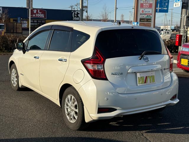 ノート ｅ－パワー　Ｘ　禁煙車　ＳＤナビ　全方位カメラ　ＥＴＣ　衝突軽減装置　車線逸脱警報　デジタルインナーミラー　コーナーセンサー　Ｂｌｕｅｔｏｏｔｈオーディオ　フルセグＴＶ　ＤＶＤ再生　ＬＥＤヘッドライト　夏冬タイヤ有（22枚目）