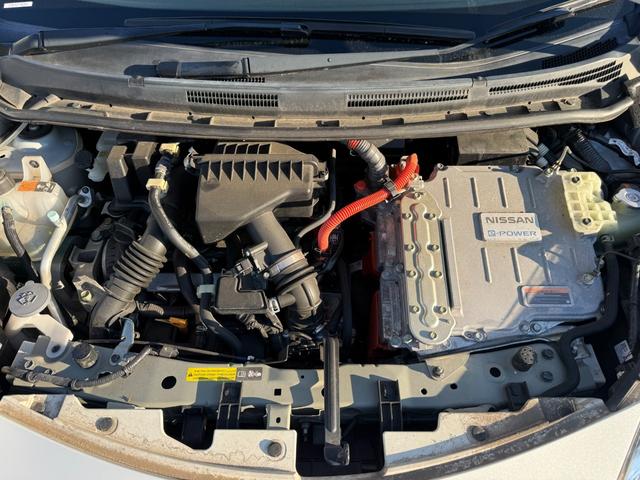 ノート ｅ－パワー　Ｘ　禁煙車　ＳＤナビ　全方位カメラ　ＥＴＣ　衝突軽減装置　車線逸脱警報　デジタルインナーミラー　コーナーセンサー　Ｂｌｕｅｔｏｏｔｈオーディオ　フルセグＴＶ　ＤＶＤ再生　ＬＥＤヘッドライト　夏冬タイヤ有（36枚目）