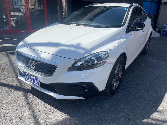 Ｖ４０ クロスカントリー　Ｔ５　ＡＷＤ　レザーシート／シートヒーター／ＴＶ／ＥＴＣ／Ｂｌｕｅｔｏｏｔｈ／ルーフレール（4枚目）