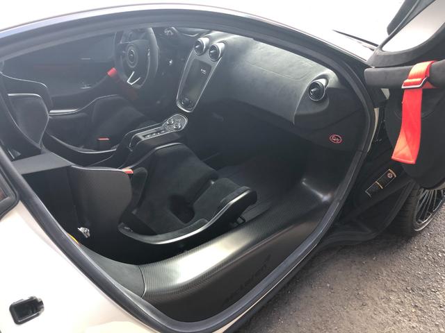 ６２０Ｒ ベースグレード　世界限定２２５台／ディヘラルドドア／カーボンレースシート／センターロック／専用ダンパー／左ハンドル／ＧＴ４モデル／２０２０ディーラー車（13枚目）