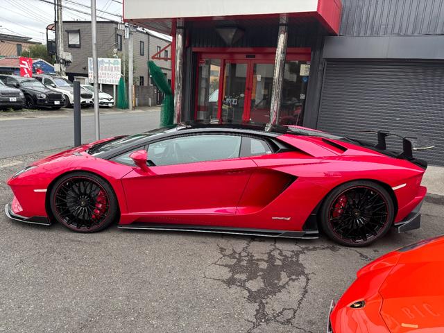 アヴェンタドール S 4WD/正規ディーラー車/リープデザインカーボンエアロ/パワークラフトマフラー/Fリフター/ガラスエンジンフード/センターロック20AW/バックカメラ/デジタルインナーミラー/ETC/記録簿/禁煙車(5枚目)