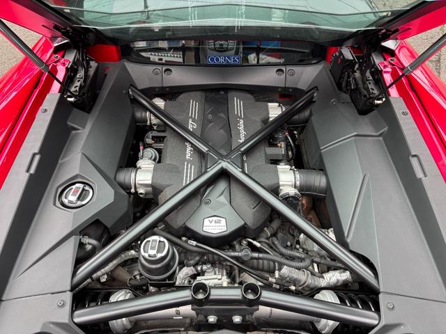 アヴェンタドール S 4WD/正規ディーラー車/リープデザインカーボンエアロ/パワークラフトマフラー/Fリフター/ガラスエンジンフード/センターロック20AW/バックカメラ/デジタルインナーミラー/ETC/記録簿/禁煙車(15枚目)