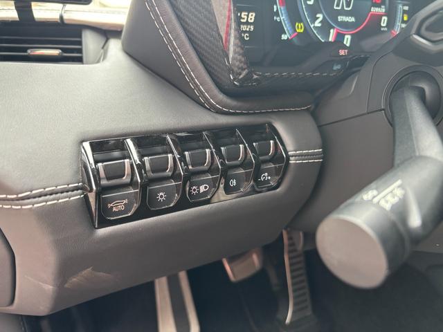 アヴェンタドール S 4WD/正規ディーラー車/リープデザインカーボンエアロ/パワークラフトマフラー/Fリフター/ガラスエンジンフード/センターロック20AW/バックカメラ/デジタルインナーミラー/ETC/記録簿/禁煙車(23枚目)