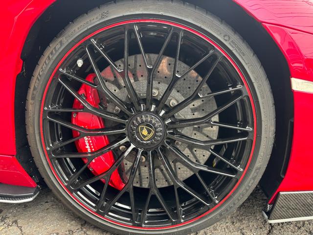 アヴェンタドール S 4WD/正規ディーラー車/リープデザインカーボンエアロ/パワークラフトマフラー/Fリフター/ガラスエンジンフード/センターロック20AW/バックカメラ/デジタルインナーミラー/ETC/記録簿/禁煙車(32枚目)