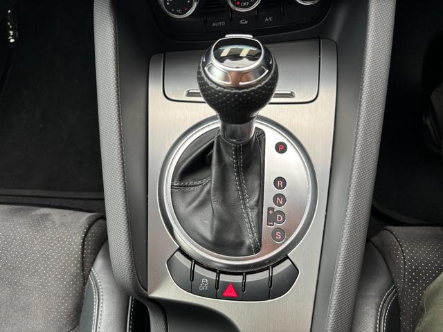 ＴＴクーペ １．８ＴＦＳＩ　Ｓラインコンペティション　正規ディーラー車／後期型／限定車／固定式リアスポイラー／純正１９インチＡＷ／アルカンターラハーフレザーシート／パドルシフト／純正ナビ・フルセグ／バックカメラ／専用グリル／ＨＩＤ／記録簿／禁煙車（22枚目）