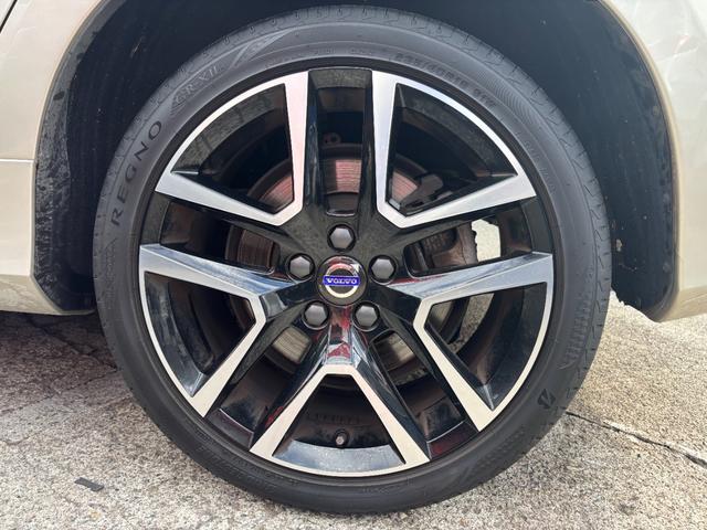 Ｖ６０ Ｄ４　ダイナミックエディション　正規ディーラー車／特別仕様車／クリーンディーゼルターボ／８速ＡＴ／ベージュ本革シート／シートヒーター／パワーシート／純正ナビ／純正１８インチＡＷ／バックカメラ／ＥＴＣ／パドルシフト／記録簿／禁煙車（31枚目）