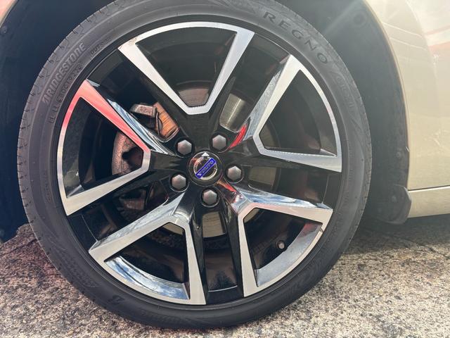 Ｖ６０ Ｄ４　ダイナミックエディション　正規ディーラー車／特別仕様車／クリーンディーゼルターボ／８速ＡＴ／ベージュ本革シート／シートヒーター／パワーシート／純正ナビ／純正１８インチＡＷ／バックカメラ／ＥＴＣ／パドルシフト／記録簿／禁煙車（34枚目）