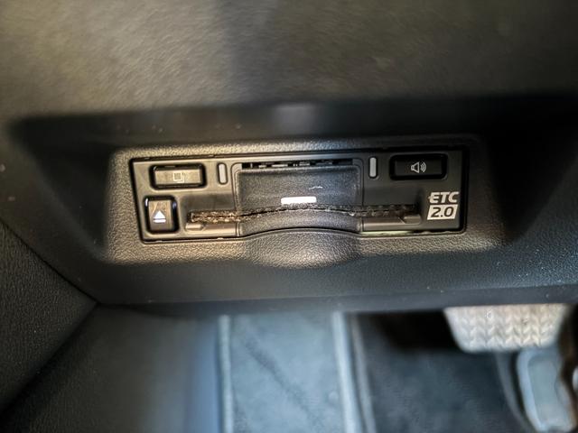 アルファード Z 左右独立ムーンルーフ/両側パワースライドドア/デジタルインナーミラー/パノラミックビューモニター/純正ナビリアモニター/シート・ハンドルヒーター/黒革調シート/ドラレコ/ETC2.0/記録簿/禁煙車(21枚目)