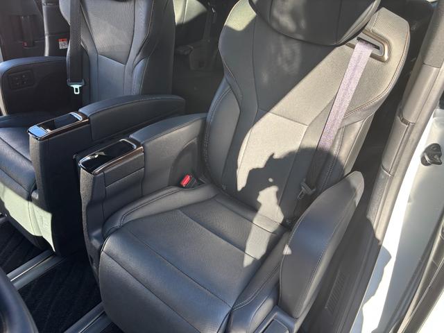 アルファード Z 左右独立ムーンルーフ/両側パワースライドドア/デジタルインナーミラー/パノラミックビューモニター/純正ナビリアモニター/シート・ハンドルヒーター/黒革調シート/ドラレコ/ETC2.0/記録簿/禁煙車(26枚目)