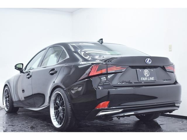 ＩＳ ＩＳ３００ｈ　バージョンＬ　本革・新品現行仕様スピンドルフェイス・新品アルミホイール・新品タイヤ・ＢＬＡＣＫカスタムライト・ＢＬＡＣＫカスタムテール・特別１年保証・走行無制限・レーダークルーズ・パドルシフト・Ｂｌｕｅｔｏｏｔｈ（16枚目）