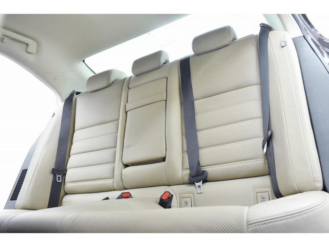 ＩＳ ＩＳ３００ｈ　バージョンＬ　本革・新品現行仕様スピンドルフェイス・新品アルミホイール・新品タイヤ・ＢＬＡＣＫカスタムライト・ＢＬＡＣＫカスタムテール・特別１年保証・走行無制限・レーダークルーズ・パドルシフト・Ｂｌｕｅｔｏｏｔｈ（33枚目）