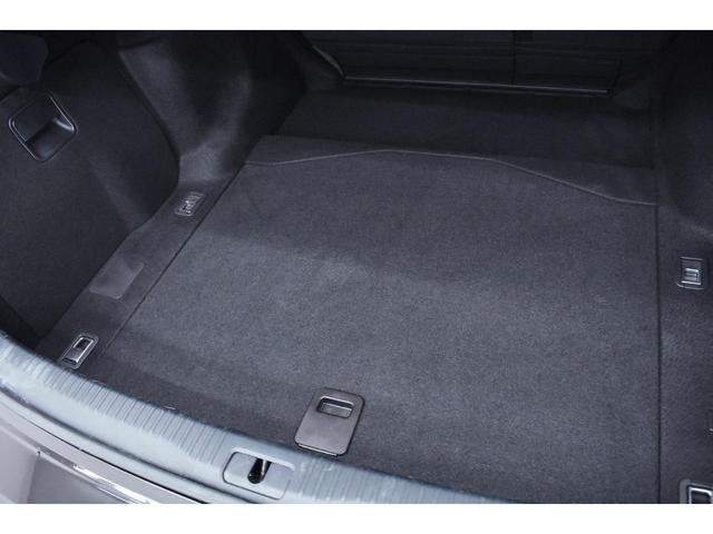 ＩＳ ＩＳ３００ｈ　バージョンＬ　本革・新品現行仕様スピンドルフェイス・新品アルミホイール・新品タイヤ・ＢＬＡＣＫカスタムライト・ＢＬＡＣＫカスタムテール・特別１年保証・走行無制限・レーダークルーズ・パドルシフト・Ｂｌｕｅｔｏｏｔｈ（35枚目）