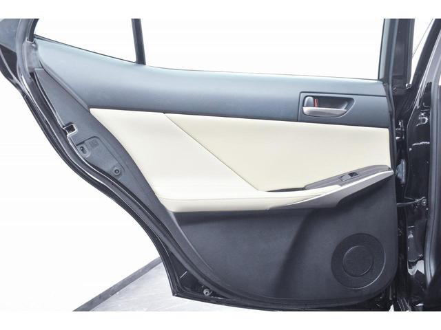 ＩＳ ＩＳ３００ｈ　バージョンＬ　本革・新品現行仕様スピンドルフェイス・新品アルミホイール・新品タイヤ・ＢＬＡＣＫカスタムライト・ＢＬＡＣＫカスタムテール・特別１年保証・走行無制限・レーダークルーズ・パドルシフト・Ｂｌｕｅｔｏｏｔｈ（39枚目）