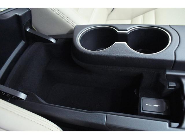 ＩＳ ＩＳ３００ｈ　バージョンＬ　本革・新品現行仕様スピンドルフェイス・新品アルミホイール・新品タイヤ・ＢＬＡＣＫカスタムライト・ＢＬＡＣＫカスタムテール・特別１年保証・走行無制限・レーダークルーズ・パドルシフト・Ｂｌｕｅｔｏｏｔｈ（51枚目）