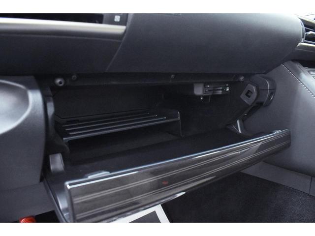 ＩＳ ＩＳ３００ｈ　バージョンＬ　本革・新品現行仕様スピンドルフェイス・新品アルミホイール・新品タイヤ・ＢＬＡＣＫカスタムライト・ＢＬＡＣＫカスタムテール・特別１年保証・走行無制限・レーダークルーズ・パドルシフト・Ｂｌｕｅｔｏｏｔｈ（52枚目）