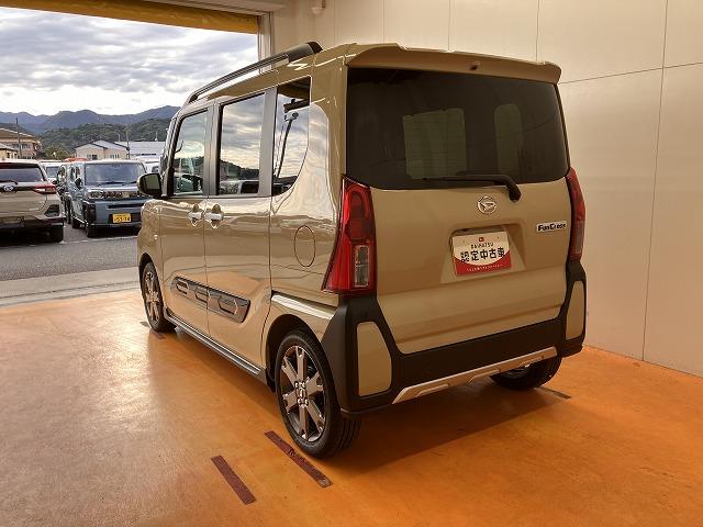 タント ファンクロスターボ　サポカーＳワイド適合　ミラクルオープンドア　両側オートスライドドア　電動パーキングブレーキ　ステアリングスイッチ　シートヒーター　コーナーセンサー　Ｐスタート　キーフリー（6枚目）