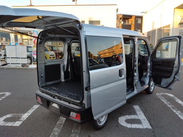 ハイゼットカーゴ DX サポカーSワイド適合 ラジオ エアコン アクセサリーソケット コーナーセンサー アイドリングストップ 光軸調整ダイヤル 横滑り防止機能 誤発進抑制機能 パワーウインドウ キーレス(9枚目)