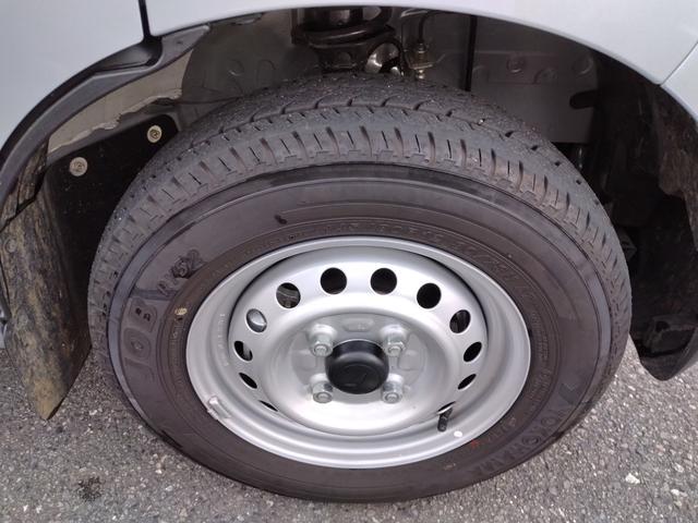 ハイゼットカーゴ DX サポカーSワイド適合 ラジオ エアコン アクセサリーソケット コーナーセンサー アイドリングストップ 光軸調整ダイヤル 横滑り防止機能 誤発進抑制機能 パワーウインドウ キーレス(23枚目)