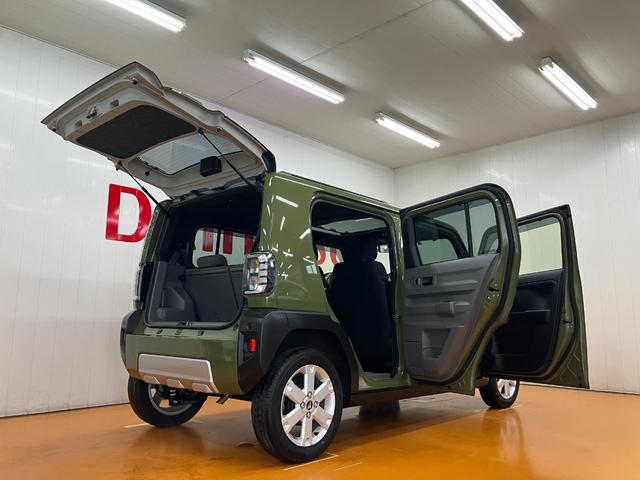 タフト G クロムベンチャー サポカーSワイド適合 パノラマモニター対応 スカイフィールトップ 電動パーキングブレーキ ステアリングスイッチ シートヒーター USB接続端子 Pスタート コーナーセンサー 電動格納ミラー キーフリー(9枚目)