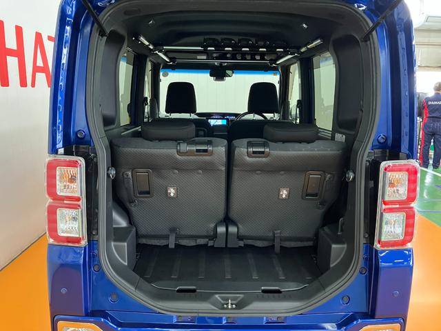 簡単な荷物が載せられるトランクルーム