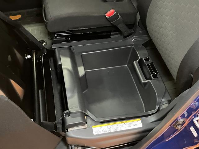 助手席下収納