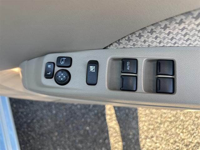 パワーウインドウ、電動格納ミラー付きです！