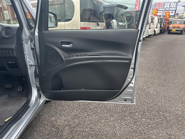 タントエグゼ カスタムＲＳ　エアコン　パワーステアリング　パワーウインドウ　運転席　助手席エアバック　ナビ　ＥＴＣ　ＨＩＤ　スマートキー　ターボ車（11枚目）