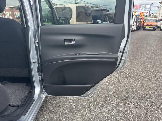 タントエグゼ カスタムＲＳ　エアコン　パワーステアリング　パワーウインドウ　運転席　助手席エアバック　ナビ　ＥＴＣ　ＨＩＤ　スマートキー　ターボ車（18枚目）