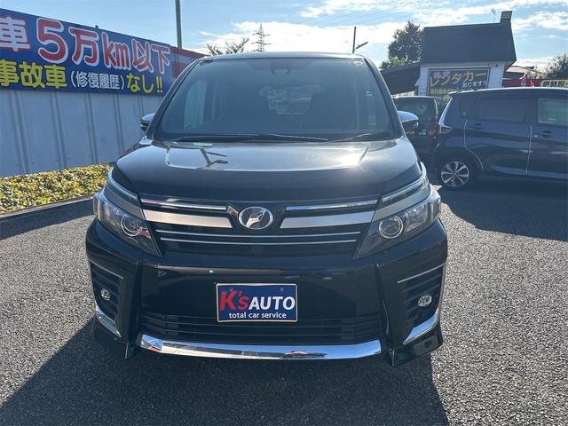 ヴォクシー ZS 煌II エアコン パワーステアリング パワーウインドウ 運転席 助手席エアバック ナビ ETC バックカメラ LEDヘッドライト 衝突被害軽減ブレーキ 7人乗り 両側電動スライドドア 車検令和9年8月(2枚目)