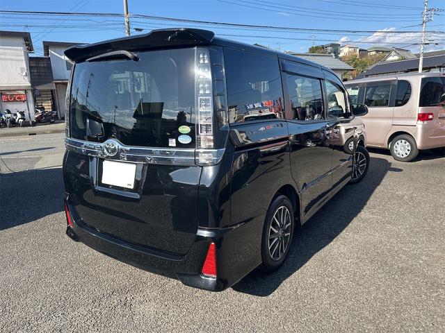 ヴォクシー ZS 煌II エアコン パワーステアリング パワーウインドウ 運転席 助手席エアバック ナビ ETC バックカメラ LEDヘッドライト 衝突被害軽減ブレーキ 7人乗り 両側電動スライドドア 車検令和9年8月(5枚目)