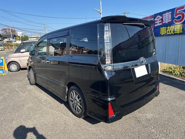 ヴォクシー ZS 煌II エアコン パワーステアリング パワーウインドウ 運転席 助手席エアバック ナビ ETC バックカメラ LEDヘッドライト 衝突被害軽減ブレーキ 7人乗り 両側電動スライドドア 車検令和9年8月(7枚目)