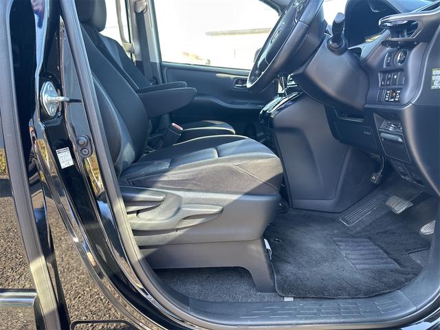 ヴォクシー ZS 煌II エアコン パワーステアリング パワーウインドウ 運転席 助手席エアバック ナビ ETC バックカメラ LEDヘッドライト 衝突被害軽減ブレーキ 7人乗り 両側電動スライドドア 車検令和9年8月(12枚目)