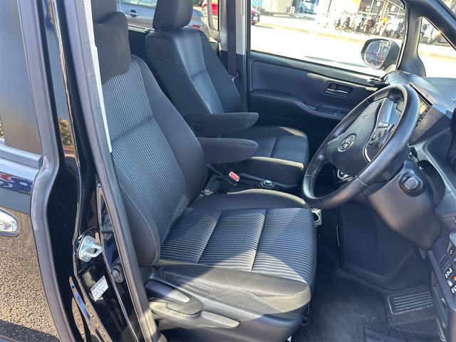 ヴォクシー ZS 煌II エアコン パワーステアリング パワーウインドウ 運転席 助手席エアバック ナビ ETC バックカメラ LEDヘッドライト 衝突被害軽減ブレーキ 7人乗り 両側電動スライドドア 車検令和9年8月(13枚目)
