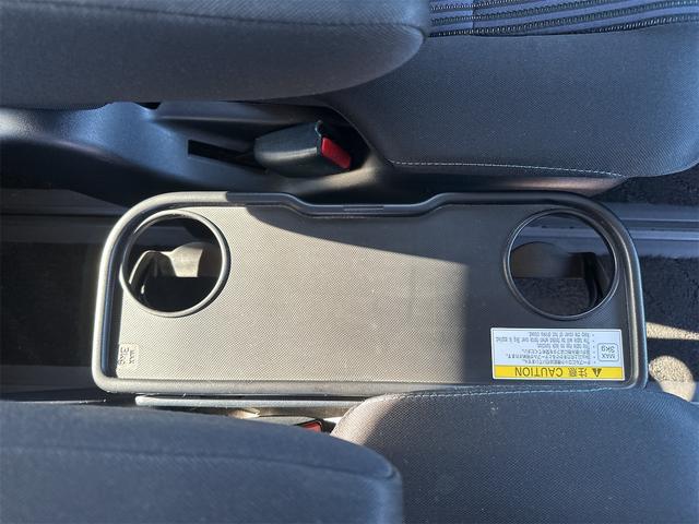 ヴォクシー ZS 煌II エアコン パワーステアリング パワーウインドウ 運転席 助手席エアバック ナビ ETC バックカメラ LEDヘッドライト 衝突被害軽減ブレーキ 7人乗り 両側電動スライドドア 車検令和9年8月(27枚目)