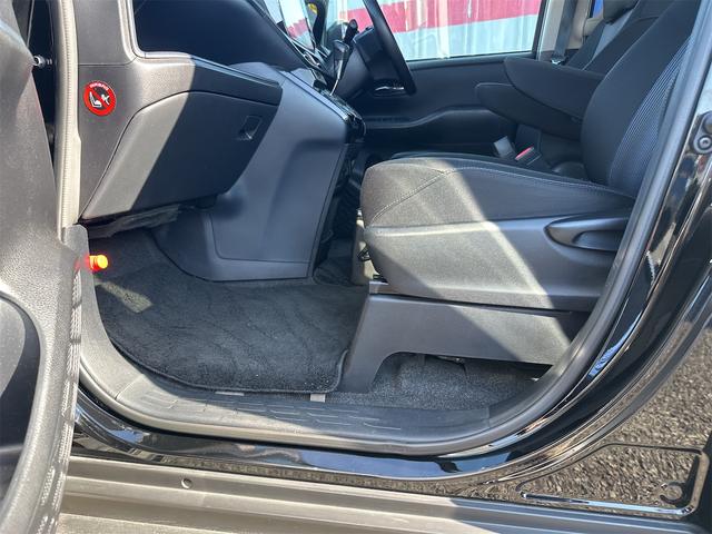 ヴォクシー ZS 煌II エアコン パワーステアリング パワーウインドウ 運転席 助手席エアバック ナビ ETC バックカメラ LEDヘッドライト 衝突被害軽減ブレーキ 7人乗り 両側電動スライドドア 車検令和9年8月(33枚目)
