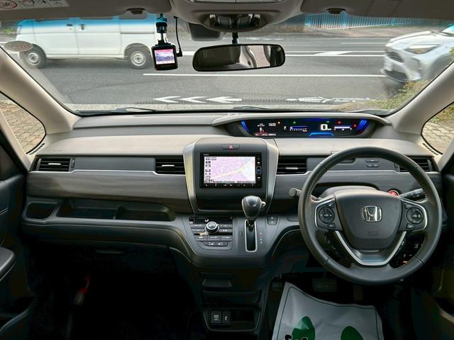 フリード Ｇ・ホンダセンシング　純正ナビ／ＴＶ／バックカメラ／ドラレコ／ＥＴＣ／両側電動スライド／ＬＥＤヘッドライト／ＤＶＤ・ＣＤ／Ｂｌｕｅｔｏｏｔｈ／オートリトラミラー／アクティブコーナーリングライト／スマートキー（8枚目）