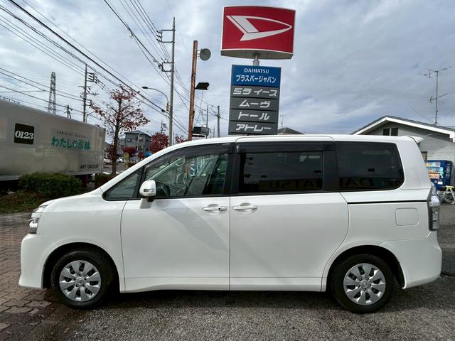 ヴォクシー Ｘ　Ｌエディション　純正ナビ／バックカメラ／ＴＶ／Ｂｌｕｅｔｏｏｔｈ／電動スライドドア／ＥＴＣ／フットライト／プッシュスタート／スマートキー／（6枚目）