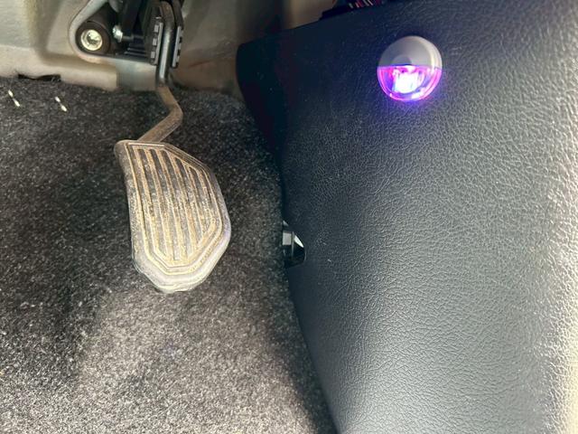 ヴォクシー Ｘ　Ｌエディション　純正ナビ／バックカメラ／ＴＶ／Ｂｌｕｅｔｏｏｔｈ／電動スライドドア／ＥＴＣ／フットライト／プッシュスタート／スマートキー／（15枚目）