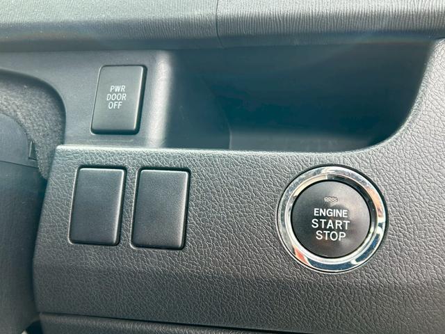 ヴォクシー Ｘ　Ｌエディション　純正ナビ／バックカメラ／ＴＶ／Ｂｌｕｅｔｏｏｔｈ／電動スライドドア／ＥＴＣ／フットライト／プッシュスタート／スマートキー／（18枚目）