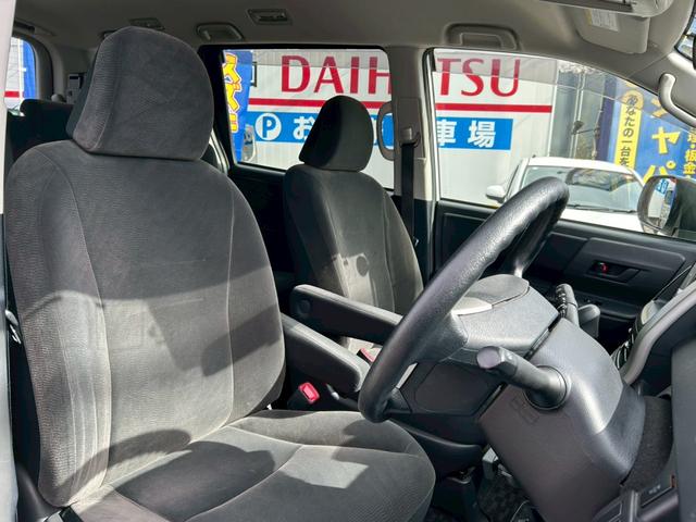 ヴォクシー Ｘ　Ｌエディション　純正ナビ／バックカメラ／ＴＶ／Ｂｌｕｅｔｏｏｔｈ／電動スライドドア／ＥＴＣ／フットライト／プッシュスタート／スマートキー／（21枚目）