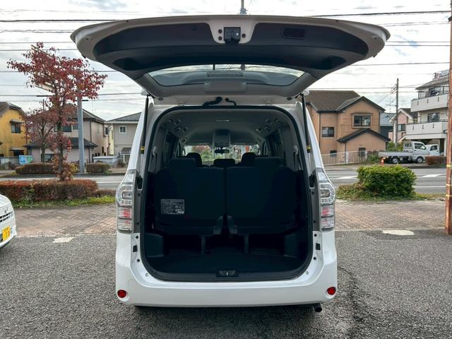 ヴォクシー Ｘ　Ｌエディション　純正ナビ／バックカメラ／ＴＶ／Ｂｌｕｅｔｏｏｔｈ／電動スライドドア／ＥＴＣ／フットライト／プッシュスタート／スマートキー／（26枚目）