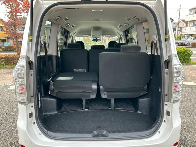 ヴォクシー Ｘ　Ｌエディション　純正ナビ／バックカメラ／ＴＶ／Ｂｌｕｅｔｏｏｔｈ／電動スライドドア／ＥＴＣ／フットライト／プッシュスタート／スマートキー／（29枚目）