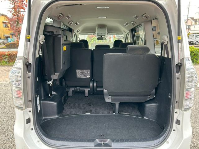 ヴォクシー Ｘ　Ｌエディション　純正ナビ／バックカメラ／ＴＶ／Ｂｌｕｅｔｏｏｔｈ／電動スライドドア／ＥＴＣ／フットライト／プッシュスタート／スマートキー／（30枚目）