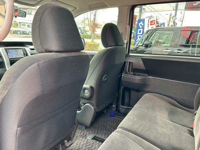 ヴォクシー Ｘ　Ｌエディション　純正ナビ／バックカメラ／ＴＶ／Ｂｌｕｅｔｏｏｔｈ／電動スライドドア／ＥＴＣ／フットライト／プッシュスタート／スマートキー／（33枚目）